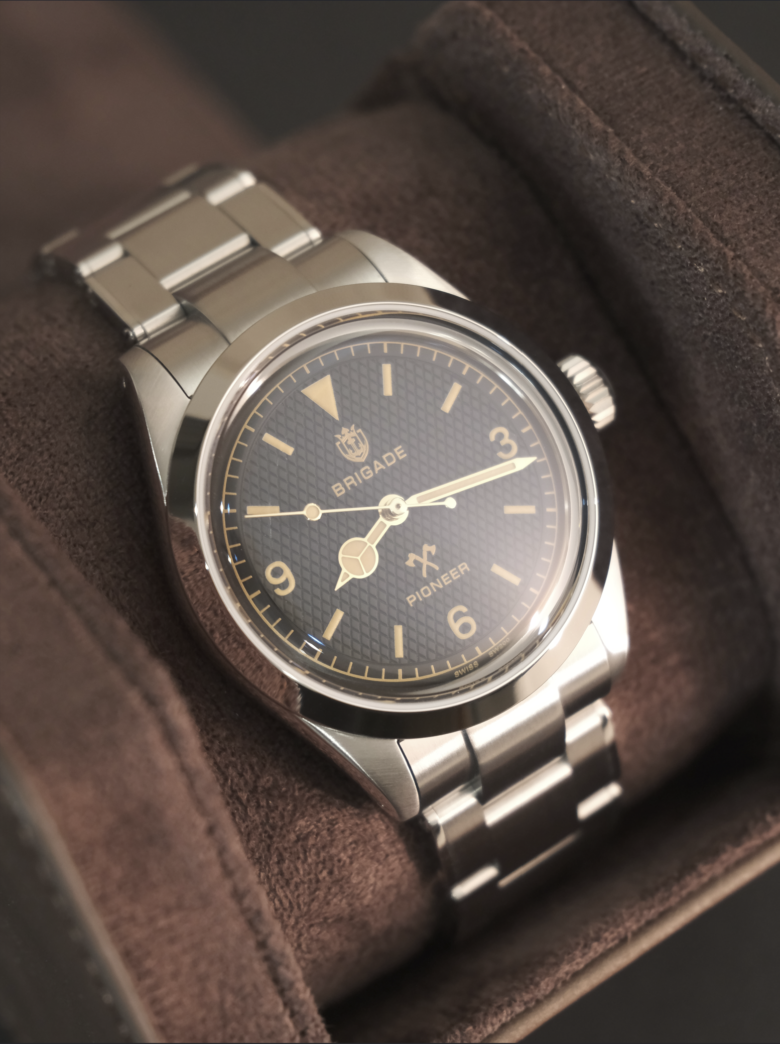 PRE-ORDER Brigade Pioneer Legend Edition - Mercedes Hands